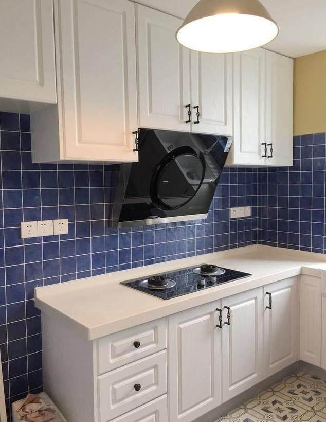 厨房装修老婆非要贴蓝色瓷砖，说是好看，完工后就像卫生间一样
